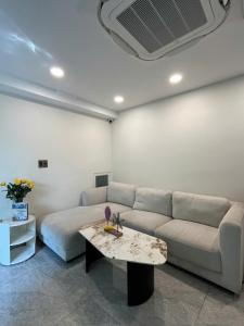 HongHome Nguyễn Cửu Vân