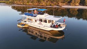Tin Can Bay Houseboats