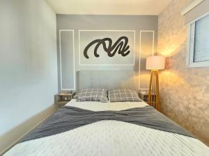 Vista Praia Mar - 2 dormts - com AR condicionado na Suíte - Sala de Estar e Jantar com cozinha integrada - 250 m da praia da Aviação - WI FI - Varanda Gourmet com Churrasqueira e ESTACIONAMENTO gratuito