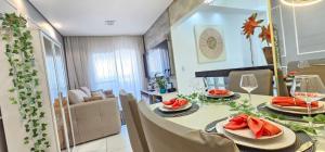 Vista Praia Mar - 2 dormts - com AR condicionado na Suíte - Sala de Estar e Jantar com cozinha integrada - 250 m da praia da Aviação - WI FI - Varanda Gourmet com Churrasqueira e ESTACIONAMENTO gratuito