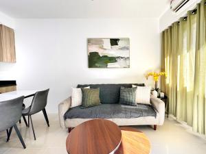Spacious 2BR Living Rm Shore Res near NAIA MOA