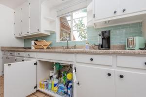 Close proximity to UofA, Pet-Friendly, Workspace!