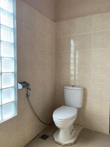 Vivians Lakey peak homestay