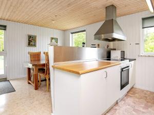 6 person holiday home in Ulfborg