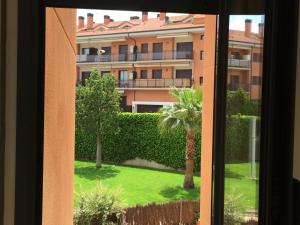 Apartamento Santa Cristina & Bright 2BR with Balcony, Pool & Garden View- Fenals