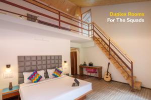 goSTOPS PLUS Kasol Manikaran Road, Bar and Hostel