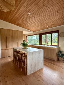 Private Treehouse Villa and Outdoor Bath