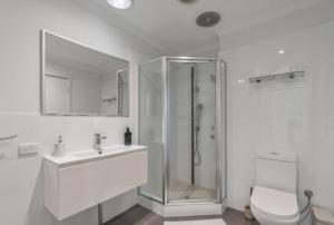 Central urban nest with pool gym pool free parking