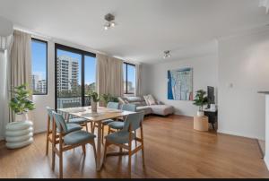 Central urban nest with pool gym pool free parking