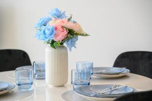 Olympic Park Stylish Apt with Gym Pool great view