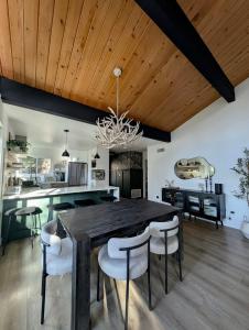 Fam & Pet Friendly Chalet w AC & BBQ - Top Rated