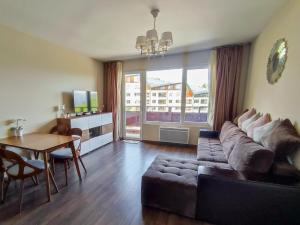 Deluxe Apartment "Detelina" 200m from SKI ROAD