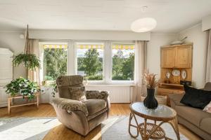 Charming 3BR Home - River Views & Private Sauna