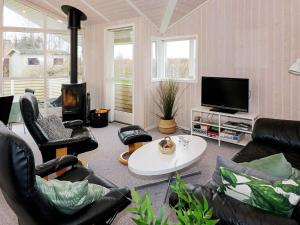 8 person holiday home in Hadsund
