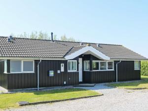 8 person holiday home in Hadsund