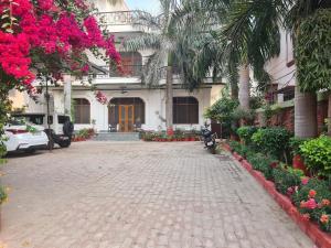 1RK flat on terrace Singhasth Homestay