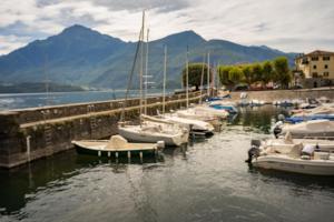 Al Laghée - Large New Modern Apt in Center Town