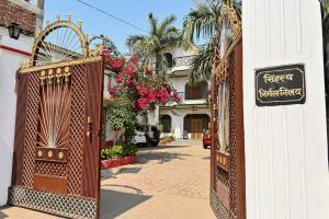 1RK flat on terrace Singhasth Homestay