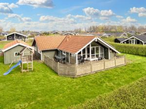 8 person holiday home in Juelsminde-By Traum