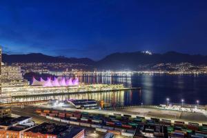 3-Level Modern Luxury Sub-Penhouse, Best Ocean & City Views - Prime Downtown Location