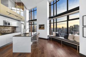 3-Level Modern Luxury Sub-Penhouse, Best Ocean & City Views - Prime Downtown Location