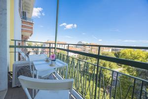 Bright & Cozy 2 bedroom Flat 50m from M4 stop