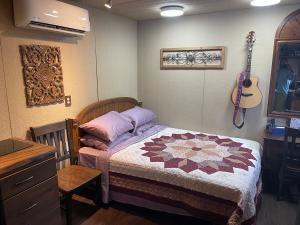 Tiny Tiny Bunkhouse