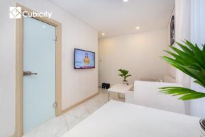 Cubicity Hidden House