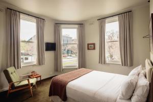 Naughtons Hotel