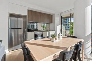 10N Abnb-Style Apt River View with Pool & Gym and 2 Parking Near Tram & DFO