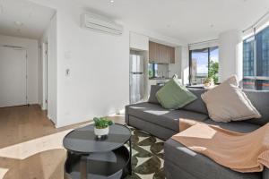 10N Abnb-Style Apt River View with Pool & Gym and 2 Parking Near Tram & DFO