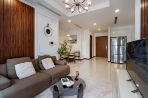 LUNA Apartment - Vinhomes Landmark 81 Urban