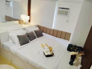 Spacious Two Bedroom with Pool View - Iloilo