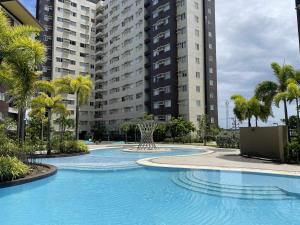Spacious Two Bedroom with Pool View - Iloilo
