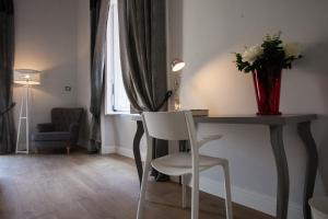 Largo Donnaregina Home