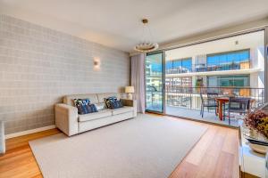 Bayline - Dinas Apartment