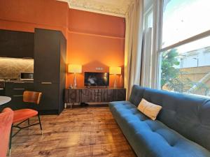 Beautiful & Bright Victorian Home with High Ceiling in Paddington near Hyde Park by Tube Stations - Ground Floor, No Stairs