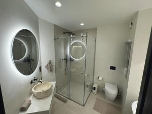 Stunning Seafront Apartment, Panoramic Sea Views