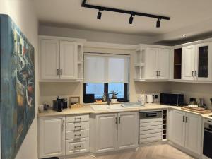 Stunning Seafront Apartment, Panoramic Sea Views