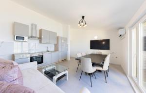 3 Bedroom Pet Friendly Apartment In Dugi Rat