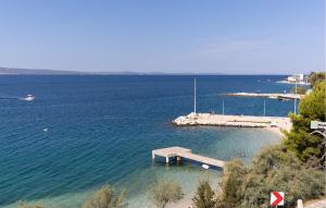 3 Bedroom Pet Friendly Apartment In Dugi Rat