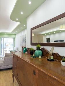 Penthouse 4BD apt near Acropolis and metro