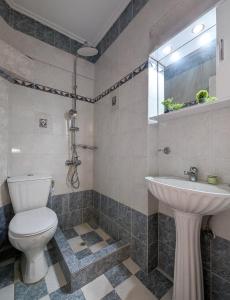 Penthouse 4BD apt near Acropolis and metro