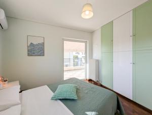 Penthouse 4BD apt near Acropolis and metro