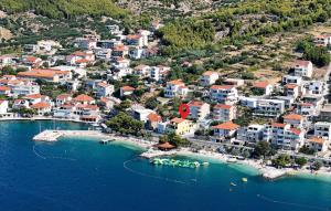 4 Bedroom Amazing Apartment In Dugi Rat