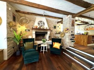 Villa Experience for 8 people with private 46 m2 heated pool & pet friendly