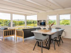 8 person holiday home in Ringkøbing-By Traum