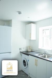 Canterbury 7-Guest Home - Parking , Wi-Fi & Comfort by Mesh Stays