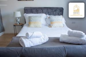 Canterbury Contractor & Family Home - Sleep 7 with Free Parking by Mesh Accommodation