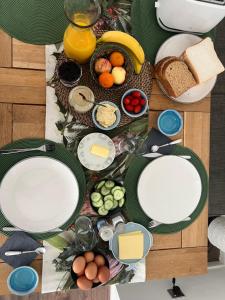 Wallington Green, near station, 30 min to London Bridge, 27 min to LDN Victoria